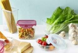 ظروف درب‌دار پلاستیکی که جزو رایج‌ترین ظروف آشپزخانه هستند، تاثیر منفی بر سلامت مواد غذایی و مصرف‌کنندگان برجای می‌گذارند.