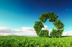 بازیافت پلاستیک و دیگر مواد قابل بازیافت، سبب کاهش مصرف انرژی شده و از میزان آلاینده‌های محیطی نیز می‌کاهد.